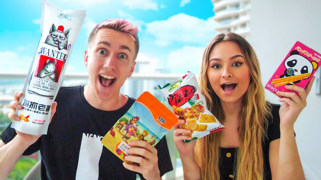 TRYING CHINESE SNACKS WITH MY GIRLFRIEND