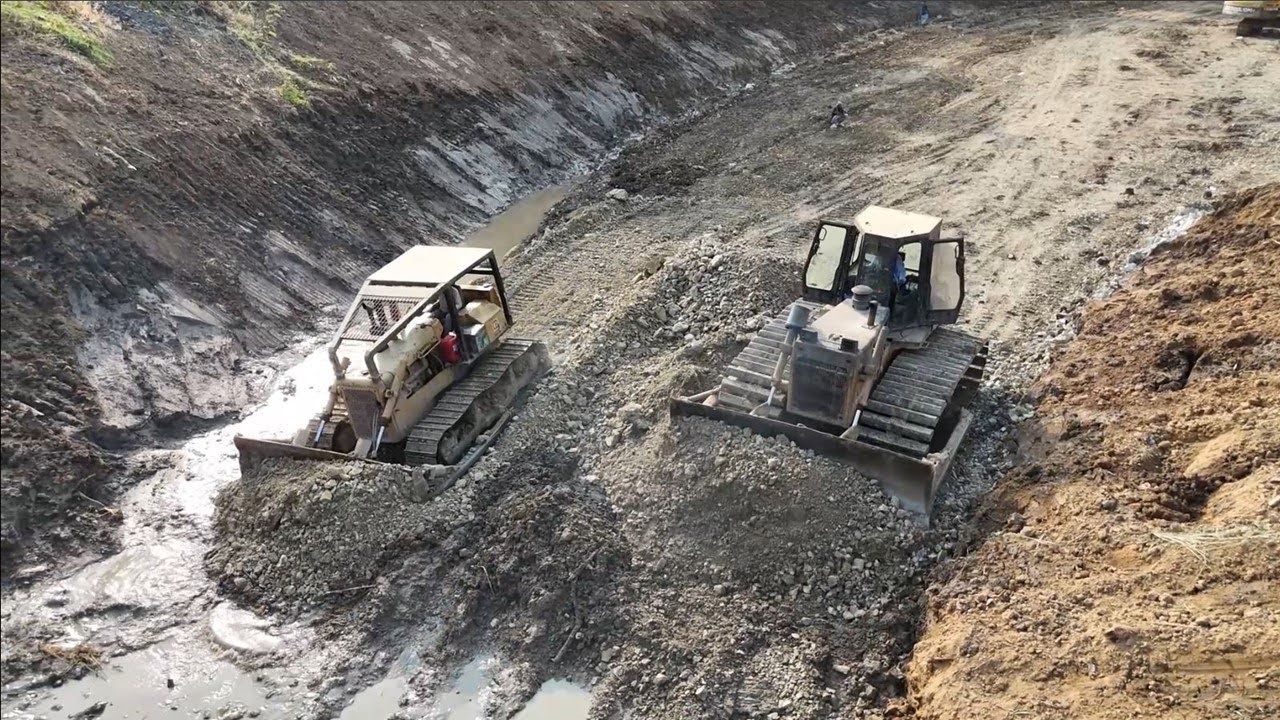 Wow!!Excellent Working Incredible!! Heavy-duty ZOOMLION SD16L Two machinery is pushing mud Complete
