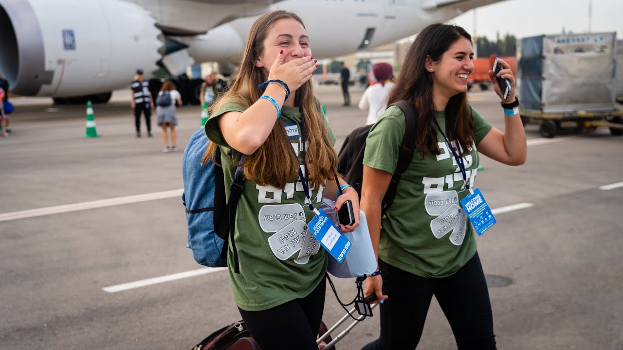 239 Americans and Canadians make aliyah