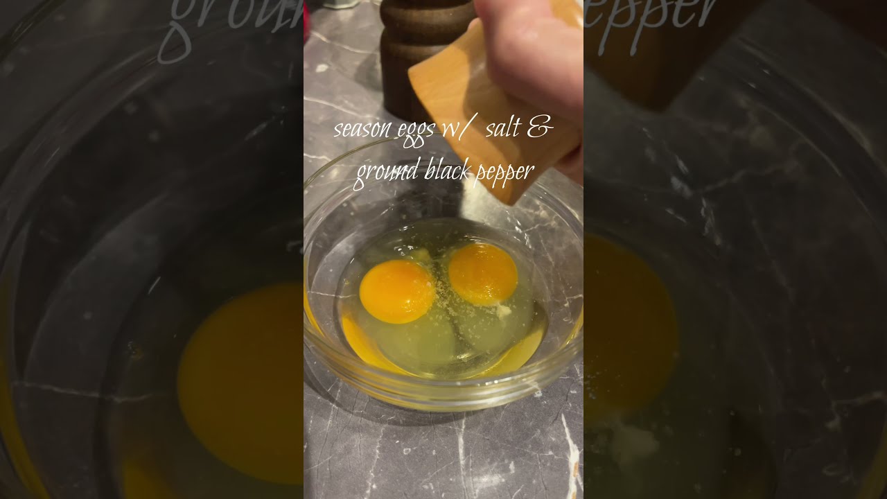 How to cook perfect Scrambled Eggs with just salt and black pepper #shorts