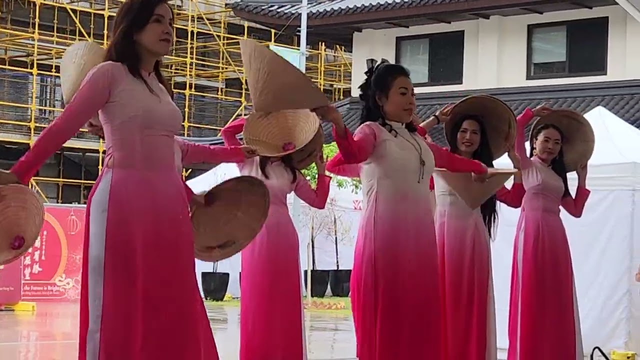 Quỳnh Mai Brisbane-Múa Trường Làng Tôi.
