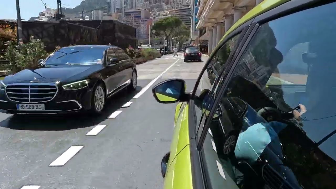 Il mondo dei miliardari: guidando lungo il circuito del Principato di Monaco.