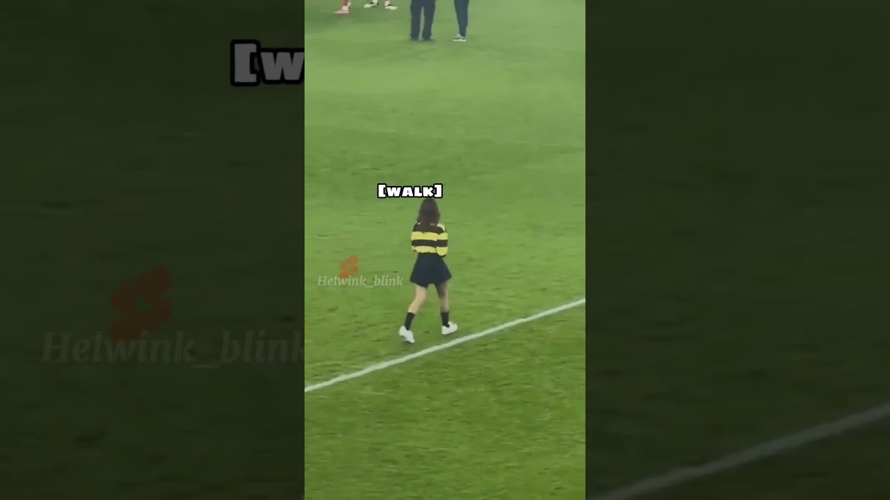 Lisa returned the coin to the referee #lisa #blackpink