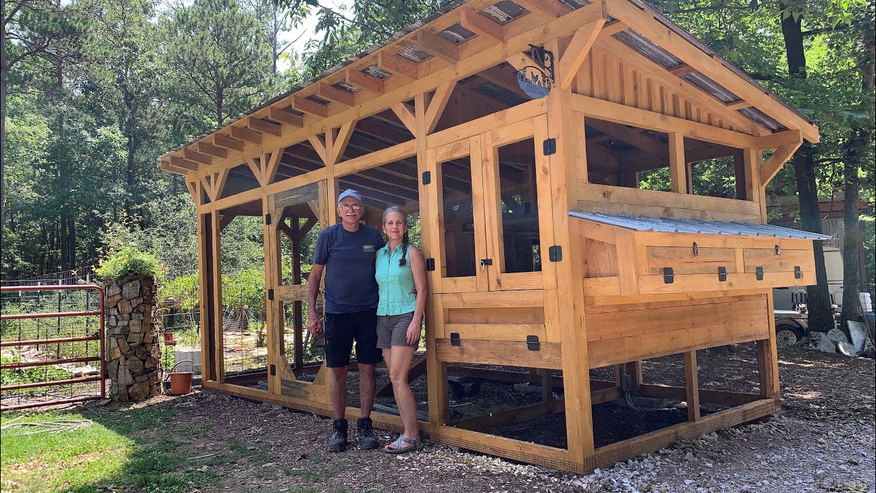 Awesome chicken coop Part 3. Rafters, roof and finishing details. Moving chicks into their new home!