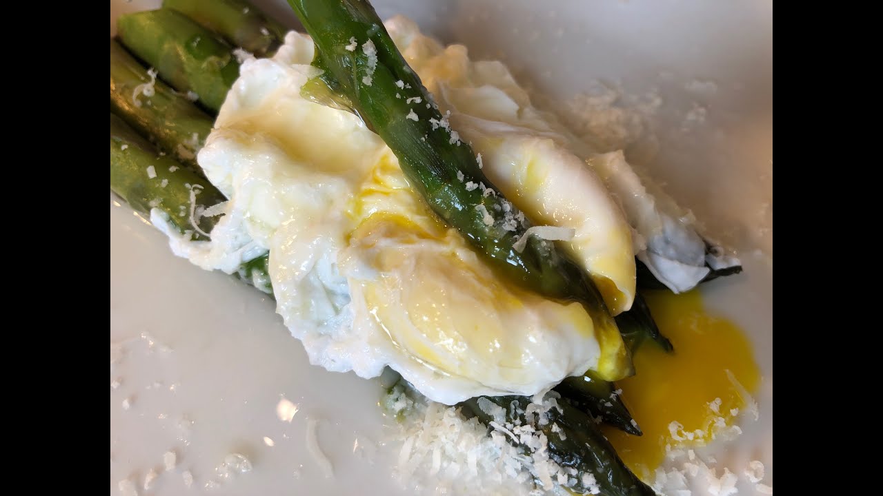 ASPARAGI CON UOVA IN CAMICIA