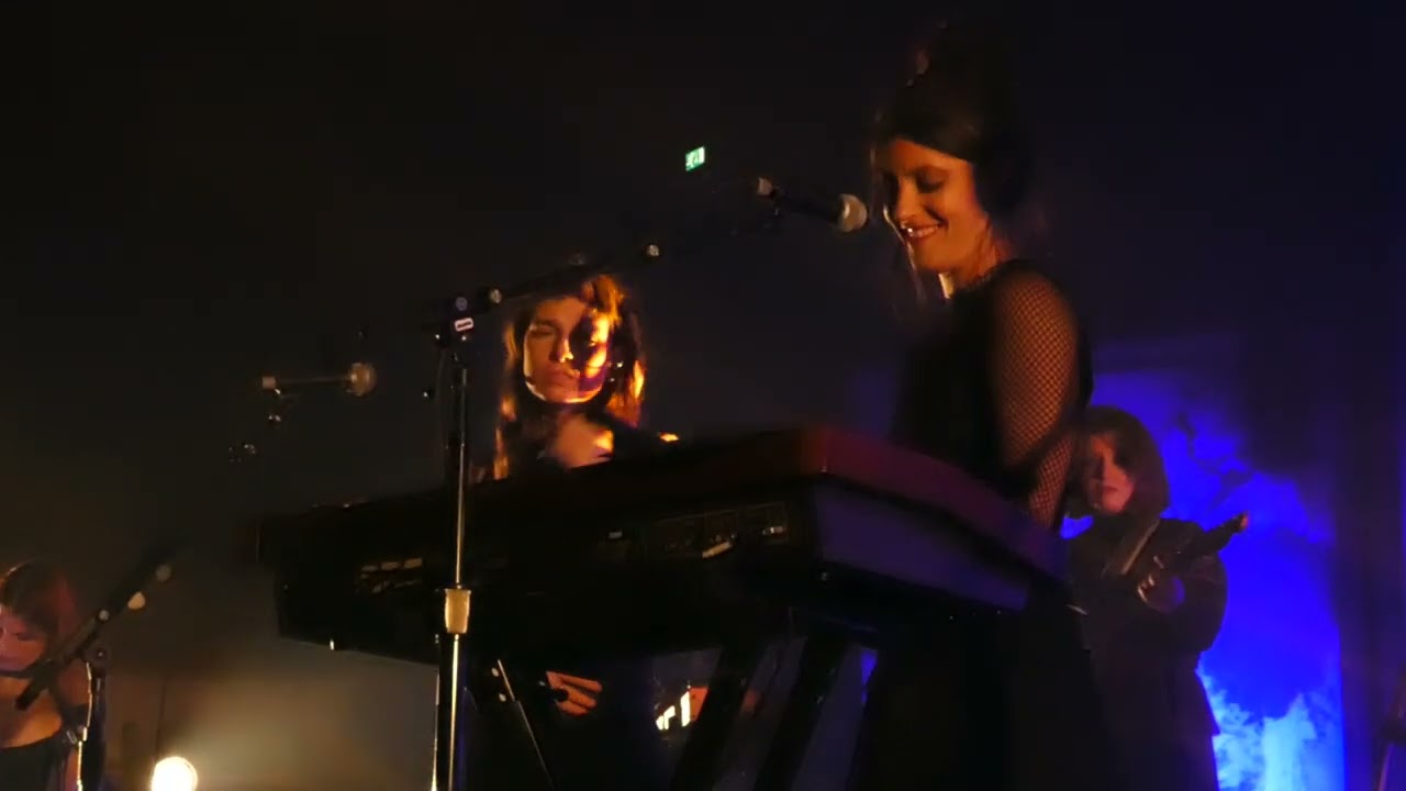 Sharon Van Etten and The Attachment Theory - Love More @ Tivolivredenburg Utrecht (8/8)