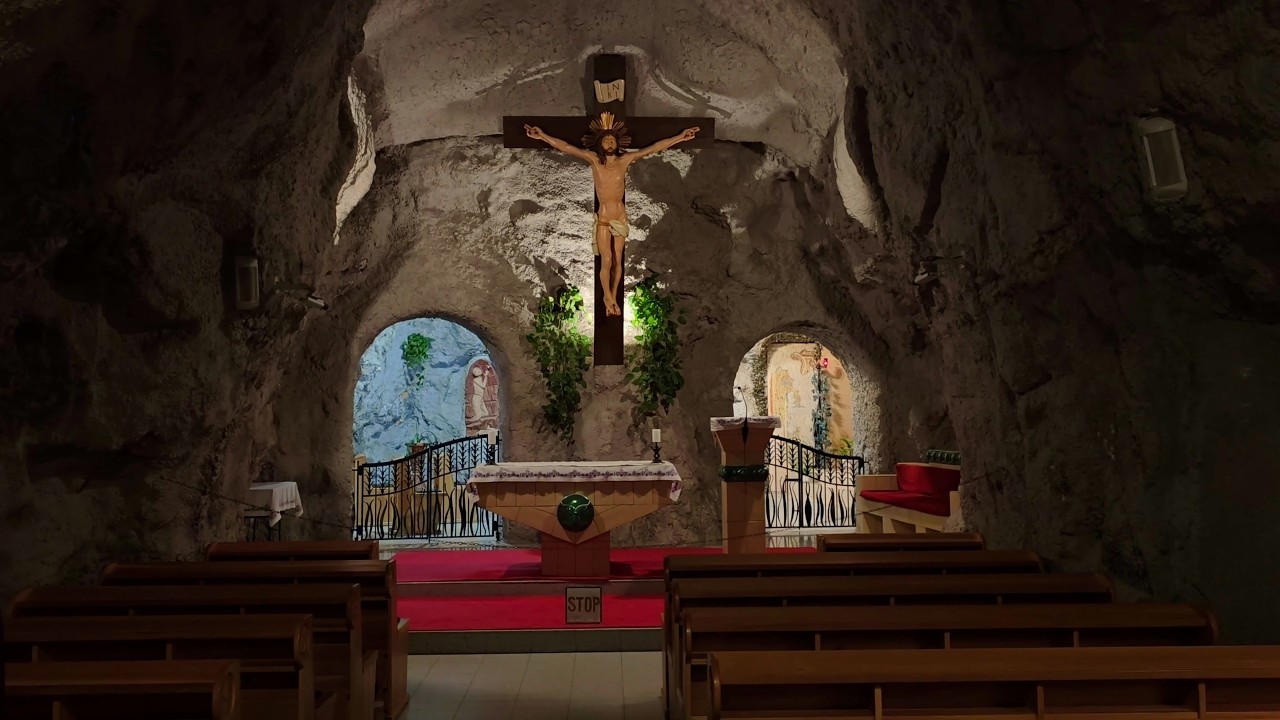 Cave Church, Budapest - Magyarok Nagyasszonya Sziklatemploma, Budapest 4K