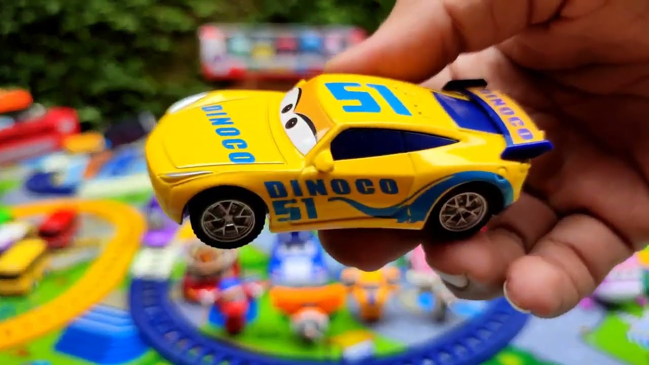 mencari mainan kereta api thomas,unboxung bus kecil tayo, titipo, robocar poli, superwings, disney