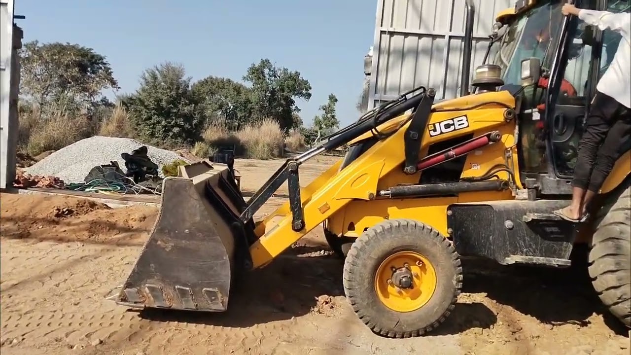 jcb mashine 3dx plus and Sonalika tractor mitti khudai and loding in Village video _#jcbvideo 