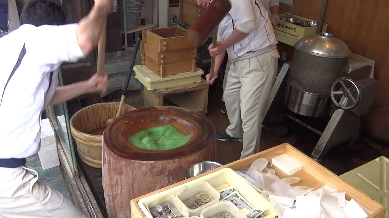 超高速もちつき!!  中谷堂（奈良市）よもぎ餅 杵つき餅  Superspeed Japanese rice-cake（