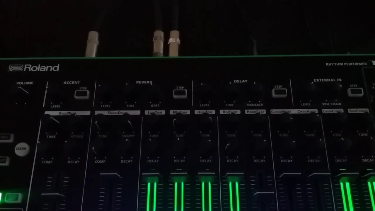 Playing with the ROLAND TR8 TB3 AND SP404sx