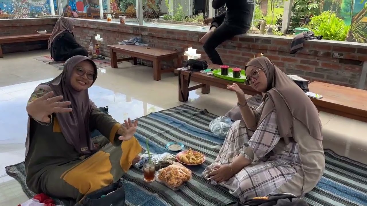 Renang Murah Ada di Waroeng Kampoeng Kutorejo 