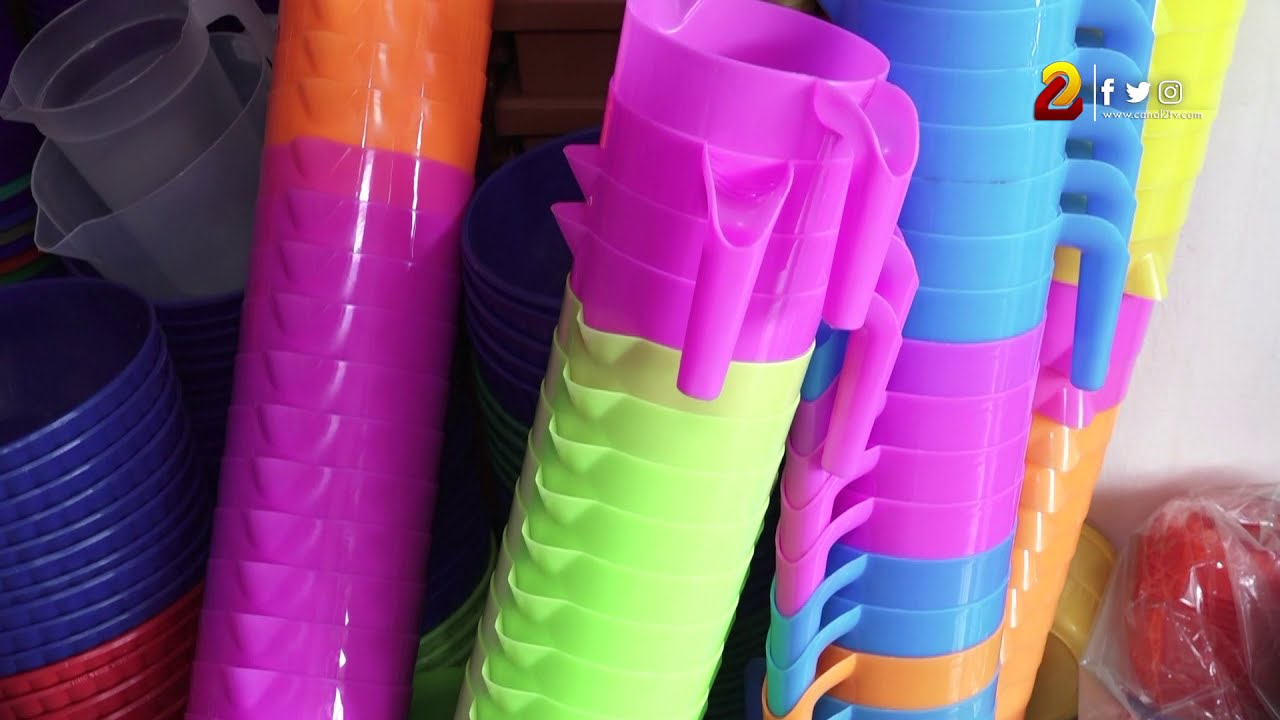 Esther Comercial, con todos los productos pl&aacute;sticos para la gorra de la Pur&iacute;sima