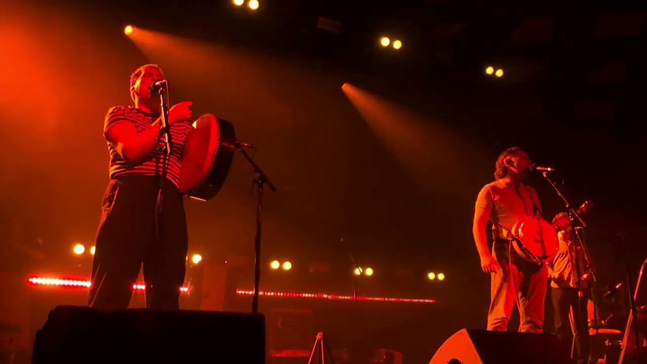The Mary Wallopers - Glasgow, Barrowland Ballroom 19.12.2025 - Rich Man And The Poor Man 