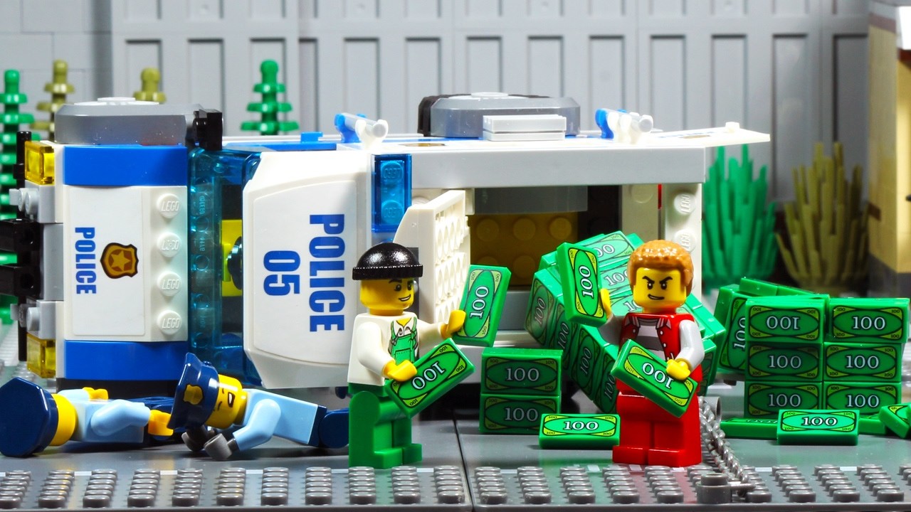 Lego City Bank Money Transport Truck Crash - Robbery Fail