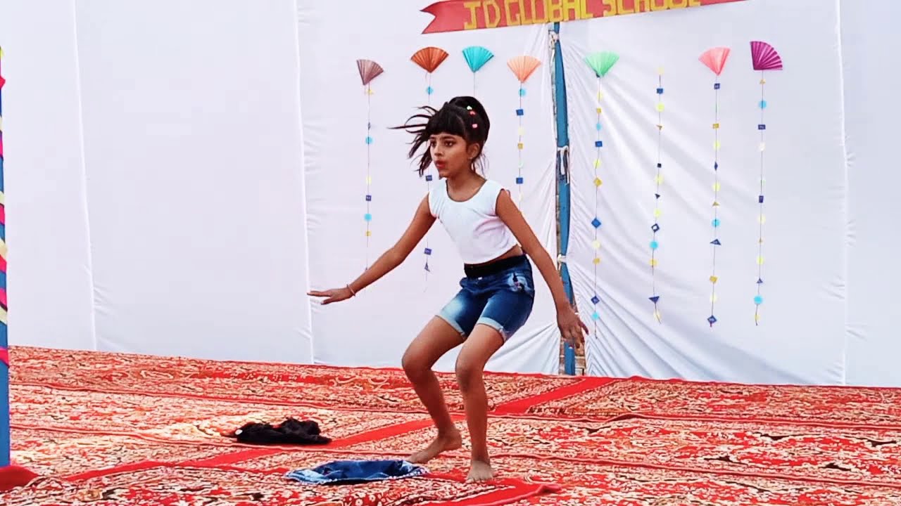 Nidhi yadav performance on remix song