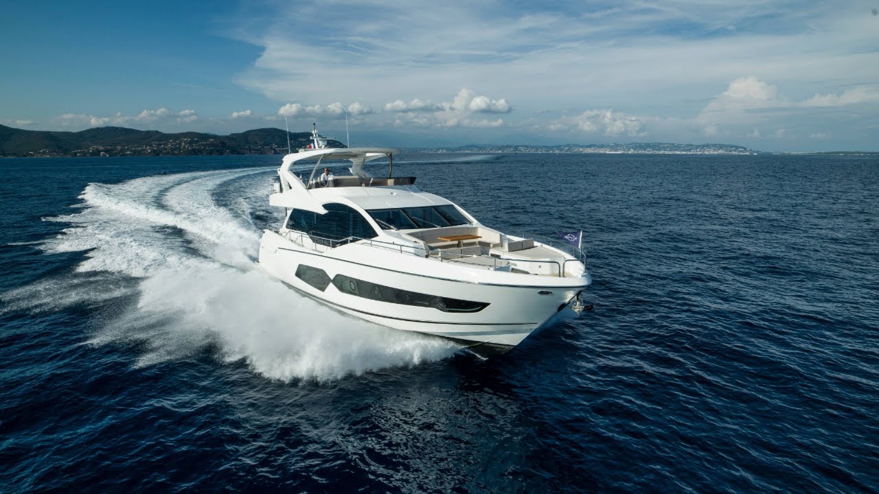 The stunning Sunseeker 76 Yacht gives you everything you want from a flybridge yacht.