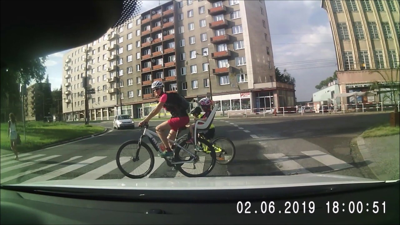 speci&aacute;l chodci a cyklisti