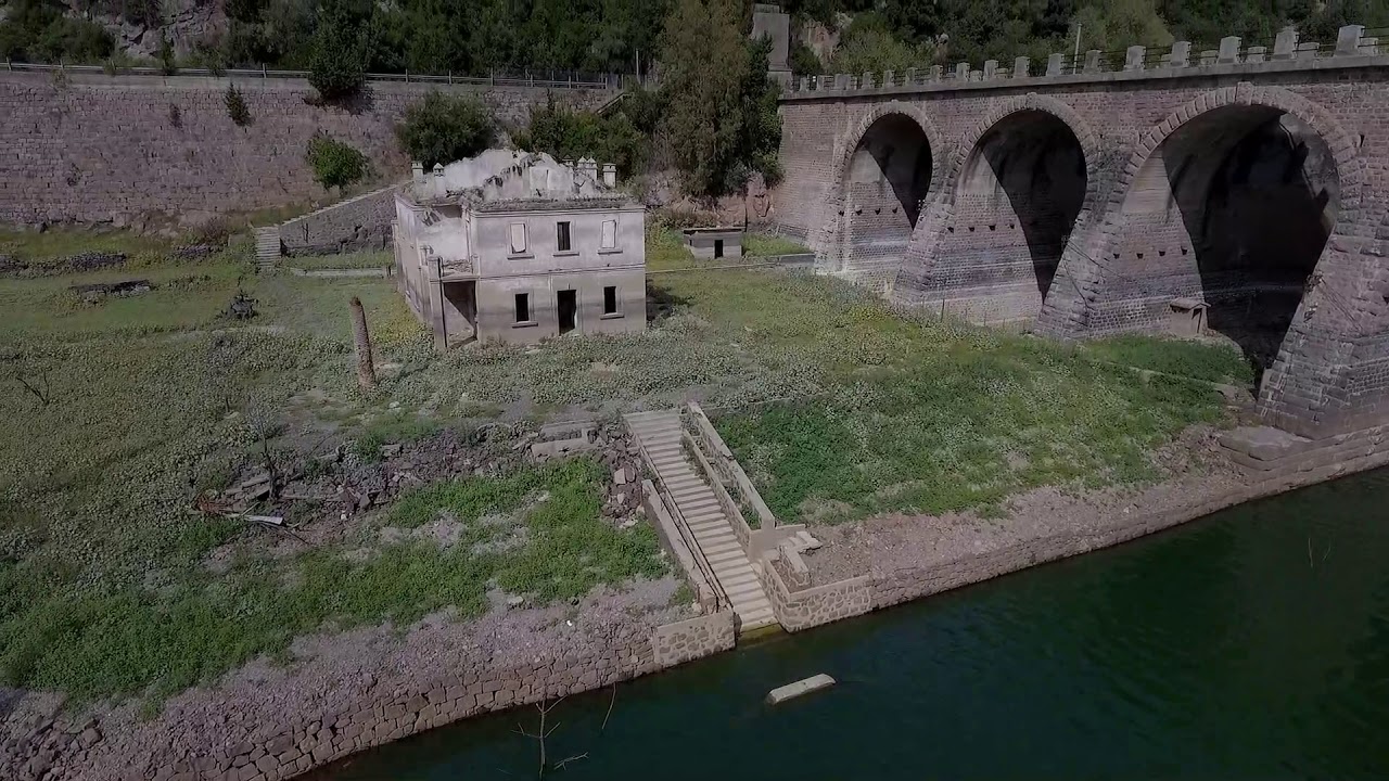 La casa fantasma del lago Omodeo