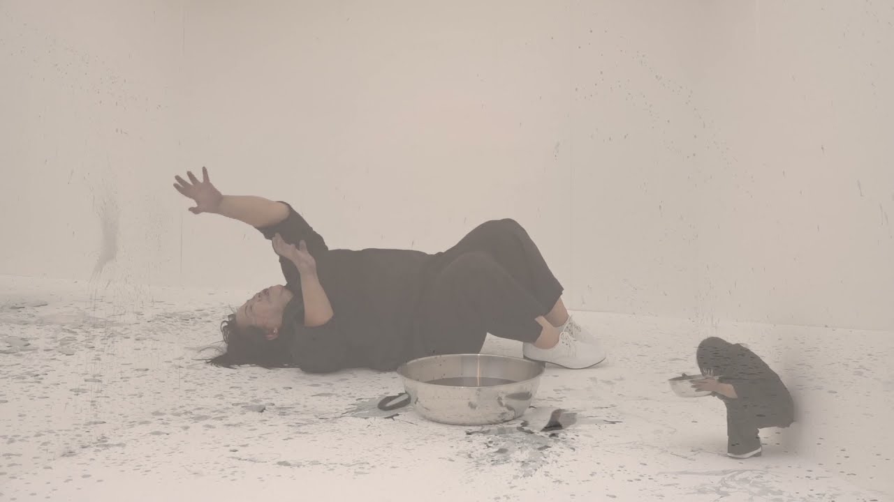 Melati Suryodarmo 'Eins und Eins' Performance