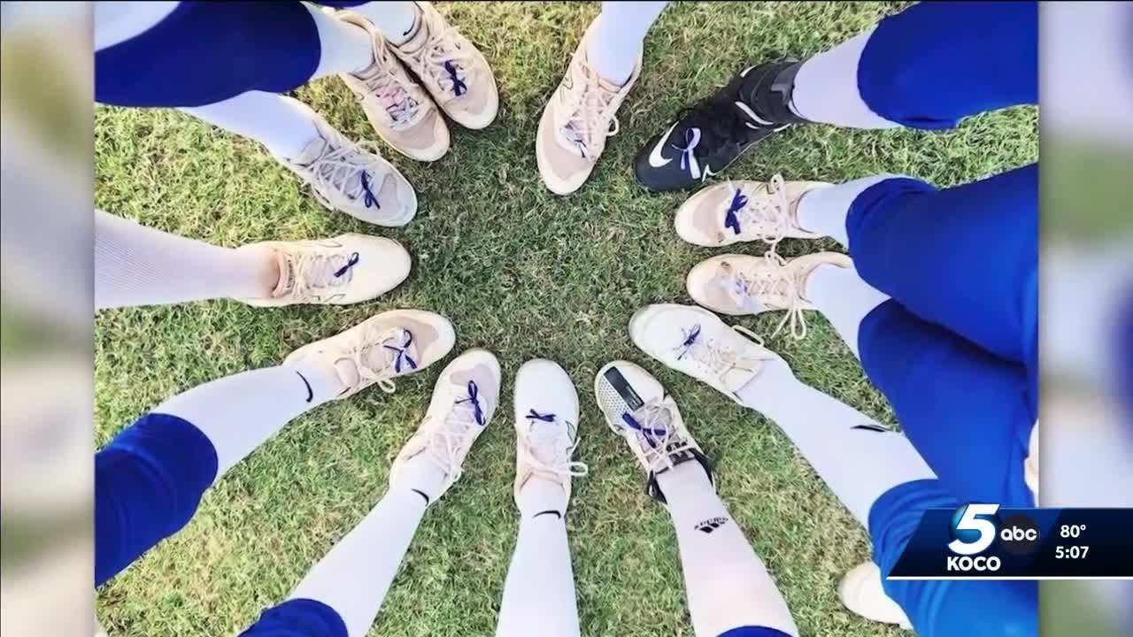 Oklahoma teams unite to support Minco softball after bus crash