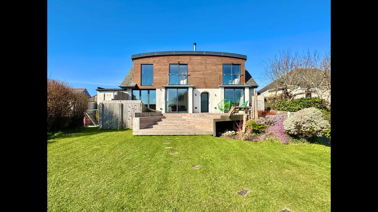 Jubilee Terrace, Goonhavern-An exceptional 3/4 bedroom link detached house. Amazing garden & views!