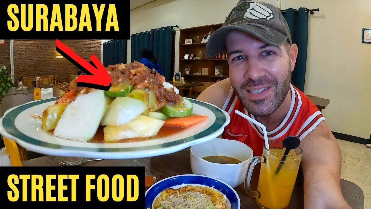 First Time Trying Indonesian Street Food in Surabaya 🇮🇩 RUJAK & RAWON