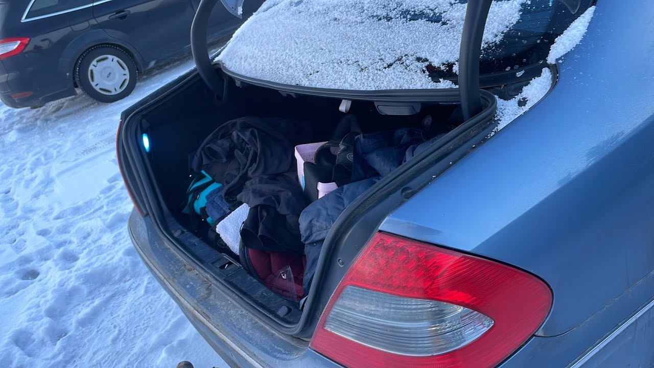 Mercedes w211 2007 open trunk with battery dead and skeleton key not working