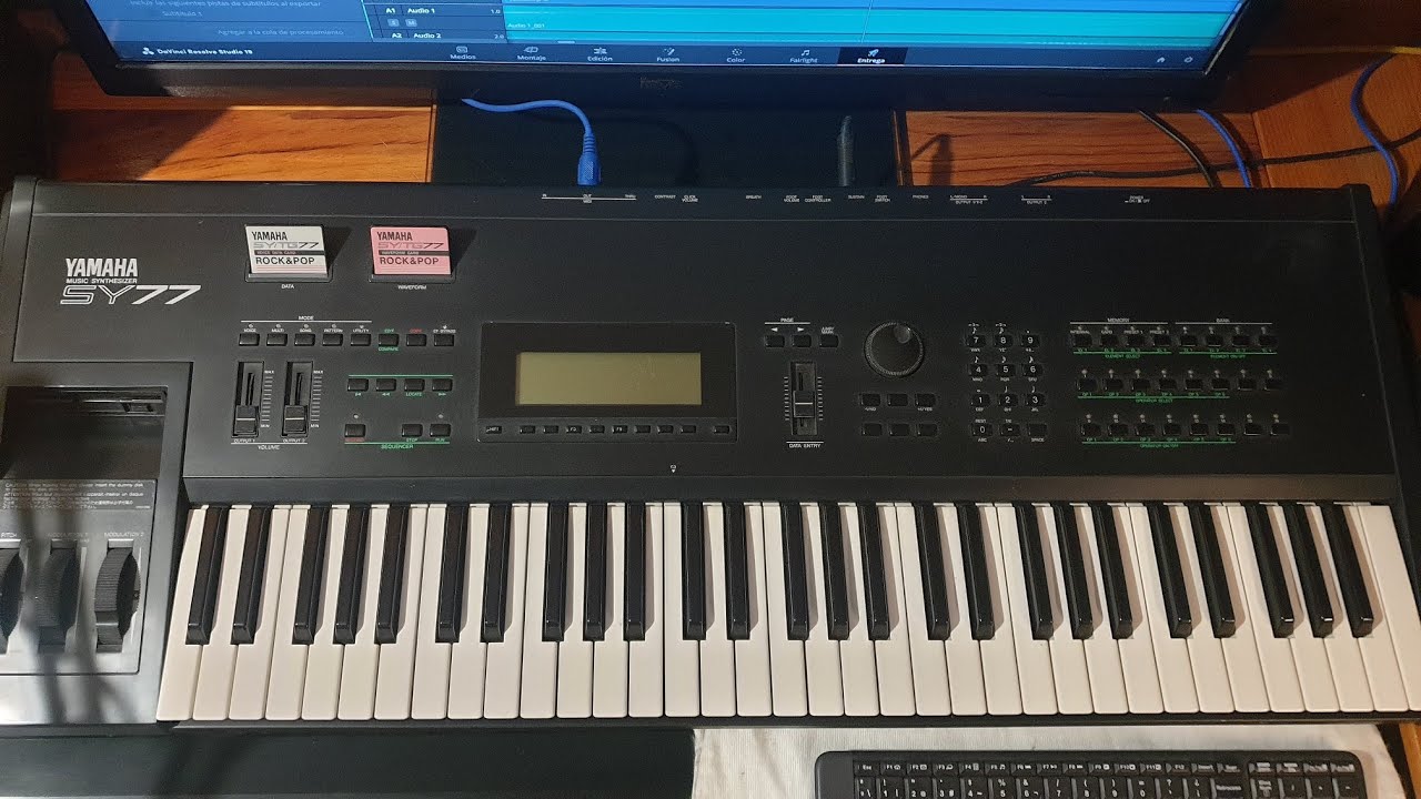 Teclado Yamaha SY77 tornilleria interior