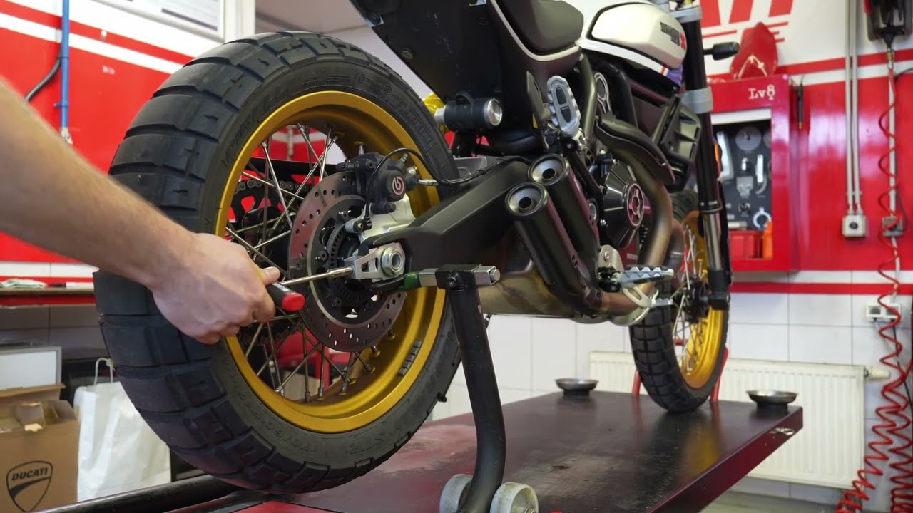 Pregled in osnovne nastavitve motorja (D)