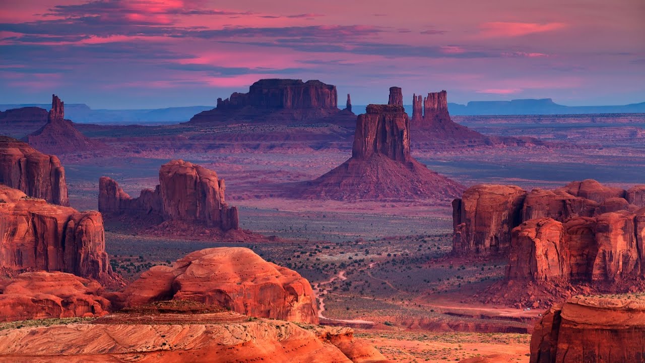 Monument Valley at Sunset - Stunning Landscape of Navajo Tribal Park