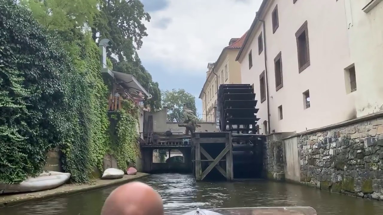 NA VLTAVĚ( komentovaná projížďka)