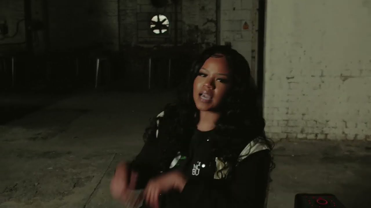 Madame Molly - One Mic (Official Video)