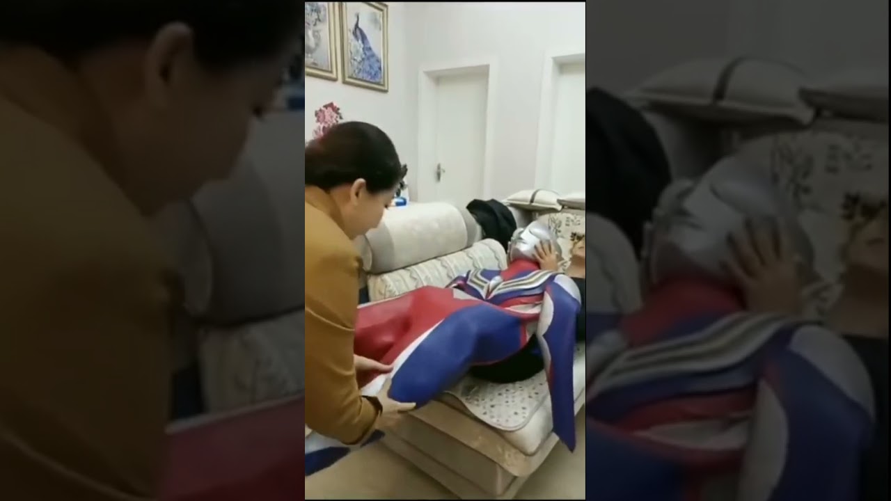 Ultraman Tiga Costume (Wearing Ultraman Tiga Cosplay)