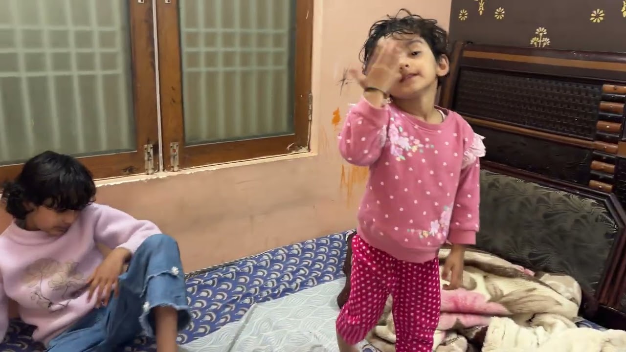 सो जाओ प्लीज!😴 रात 12 बजे भी चालू है इनकी शरारत!