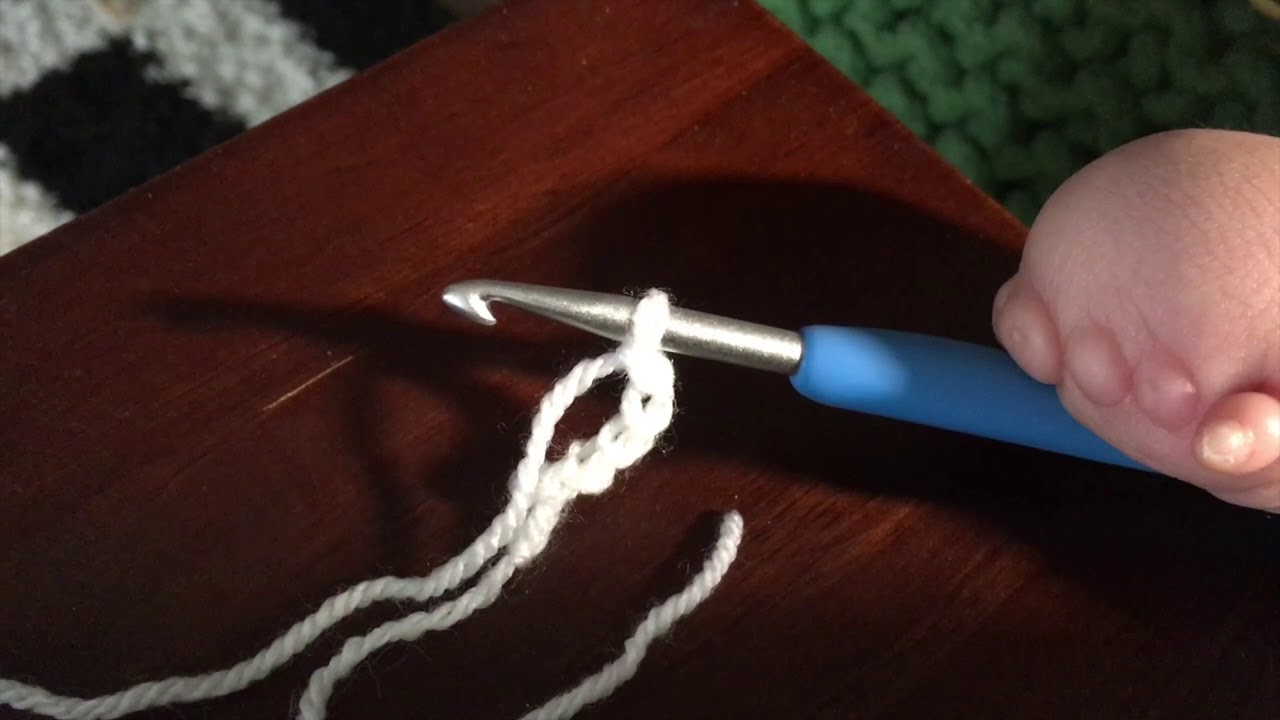 Amputee one-handed crochet: how to crochet a row
