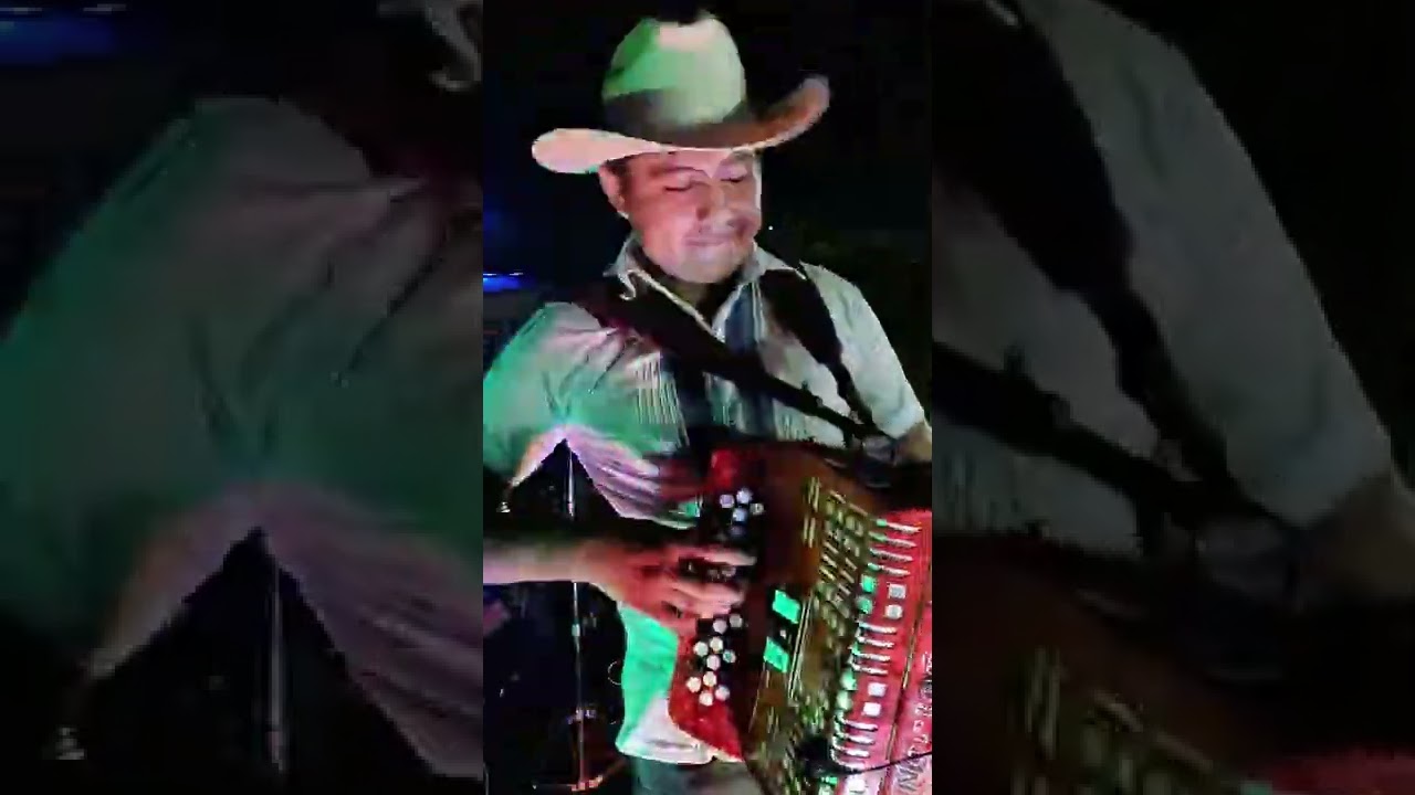 Presentaci&oacute;n grupo los Lobos del Norte en la Escondida West en Aldama Tamaulipas