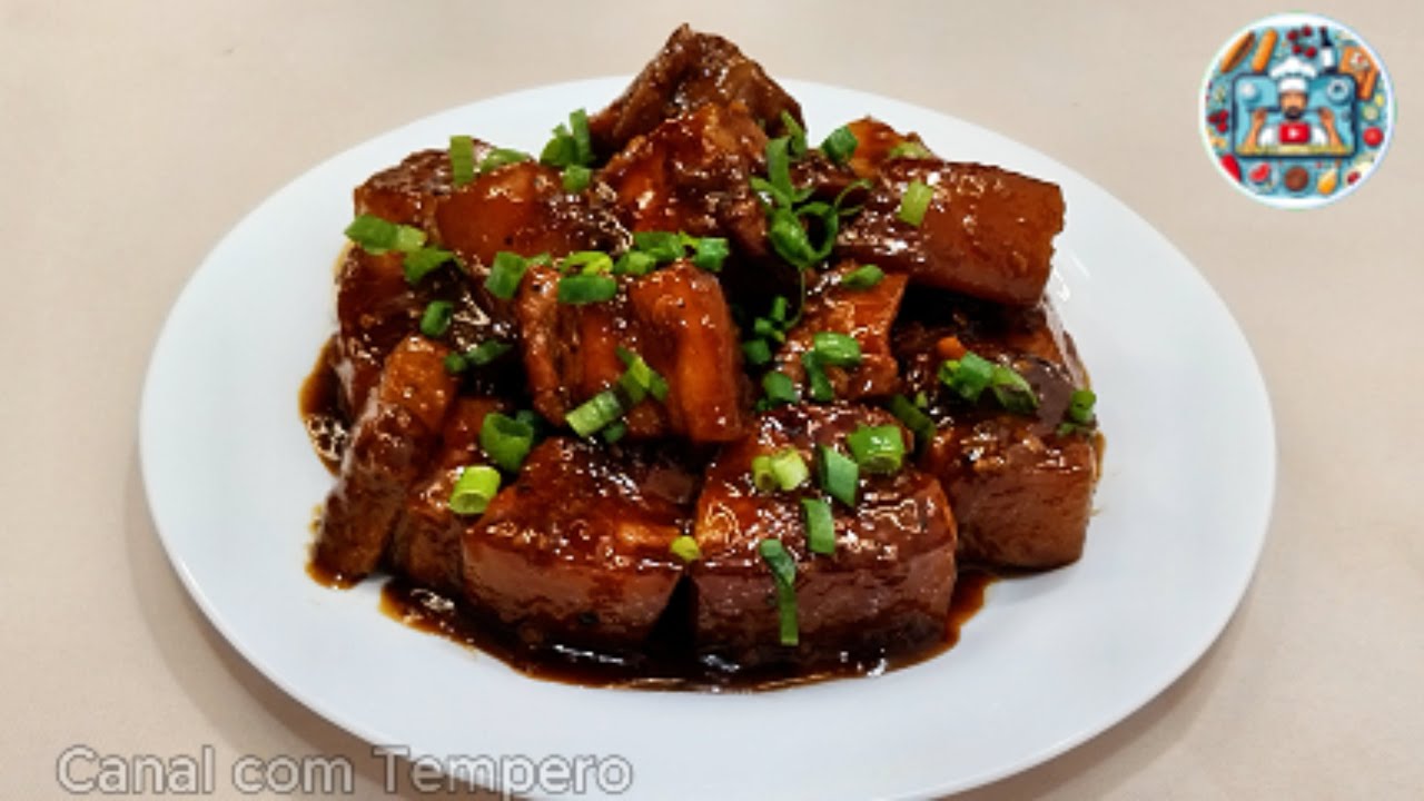BARRIGA DE PORCO COZIDA AGRIDOCE.  CARAMELIZADA POR FORA E SUCULENTA POR DENTRO.
