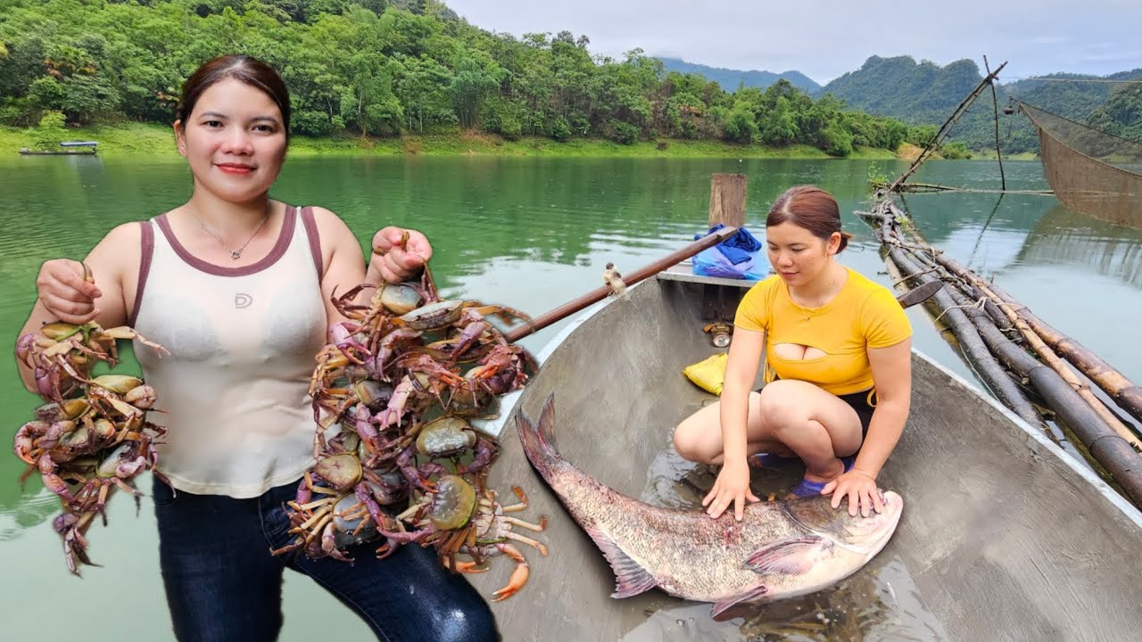FULL VIDEO: Daily life of a girl who makes a living on the lake.