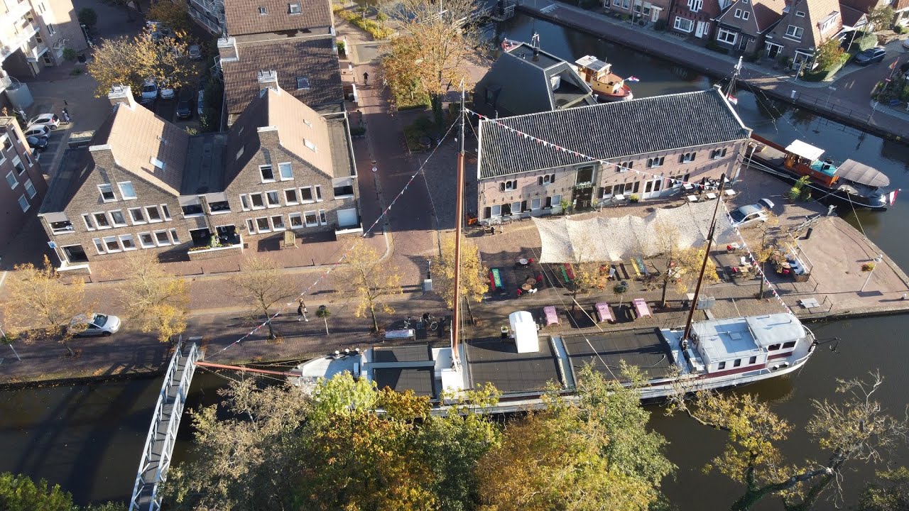 Meppel - een drone vlucht over en langs mooie gebouwen, plekjes en buurten in Meppel! 1080P