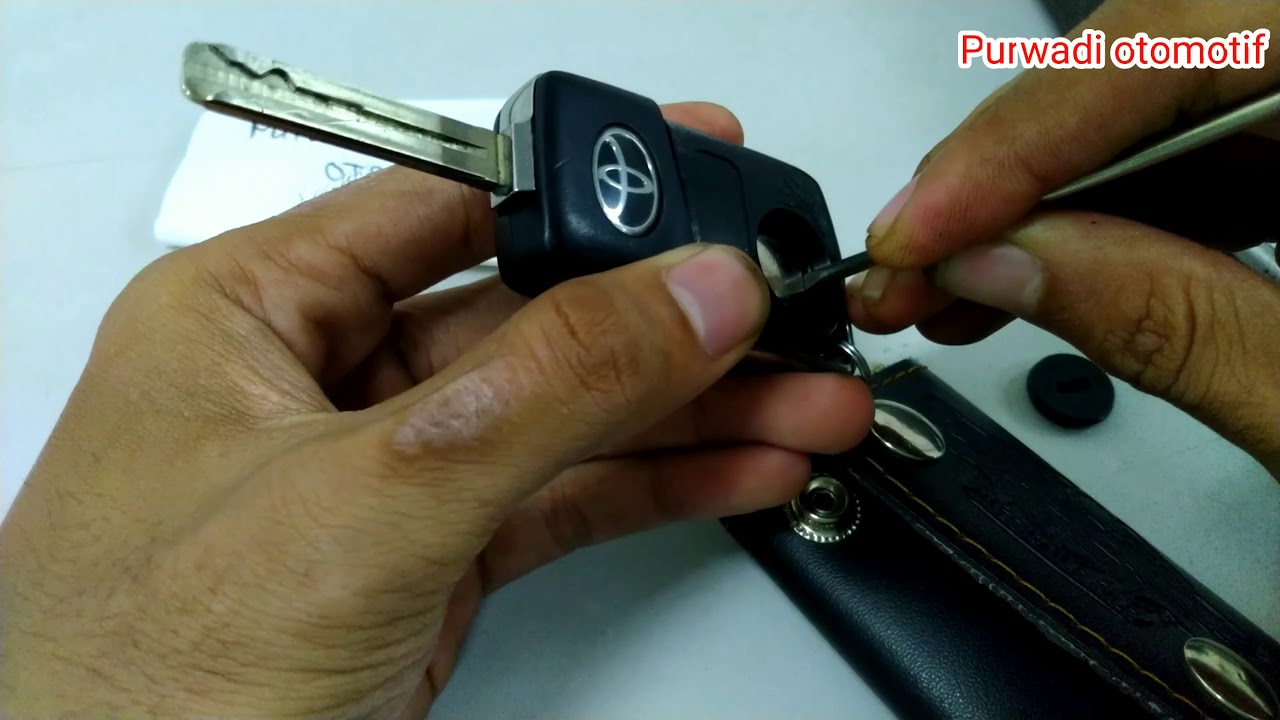 CARA MENGGANTI BATERAI REMOTE