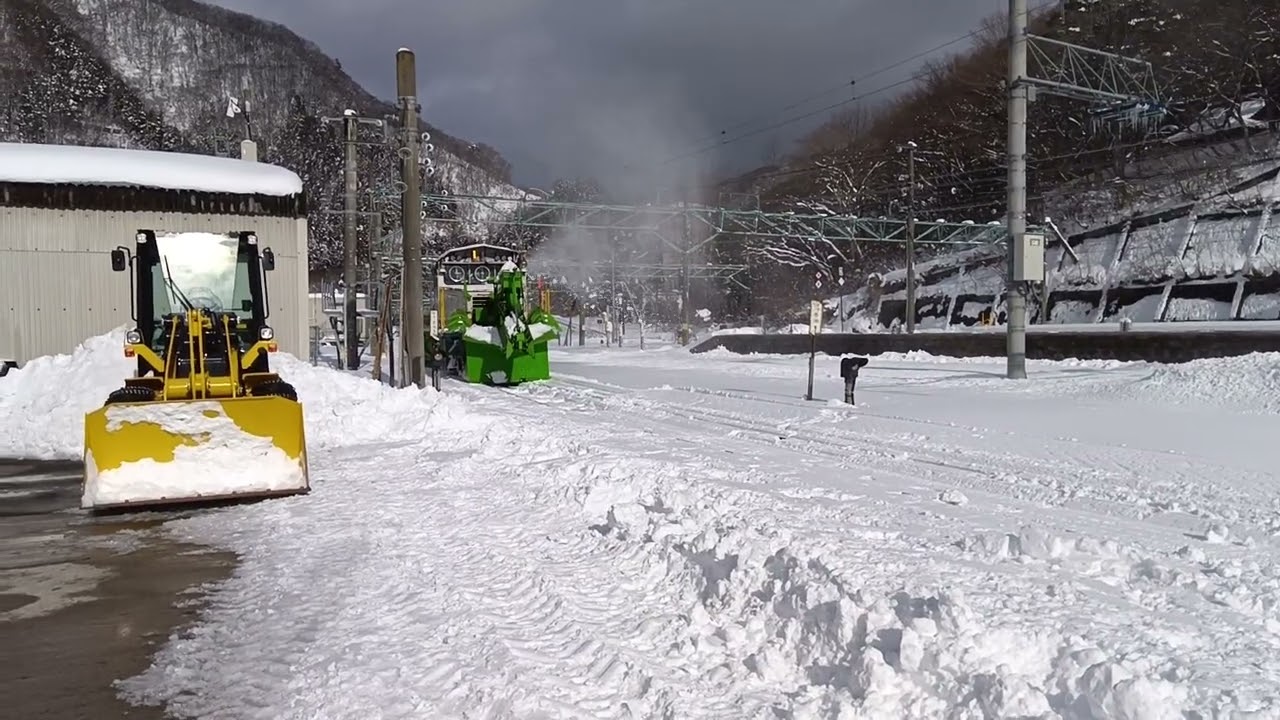 水上駅にて除雪機が動き始める #除雪機 #雪 #水上 #鉄道 #railway #上越線 
