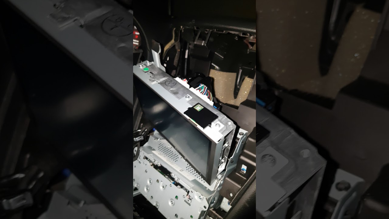Infiniti q50 top display (DCU) failure and solution (2014 2.2 diesel, Europe)