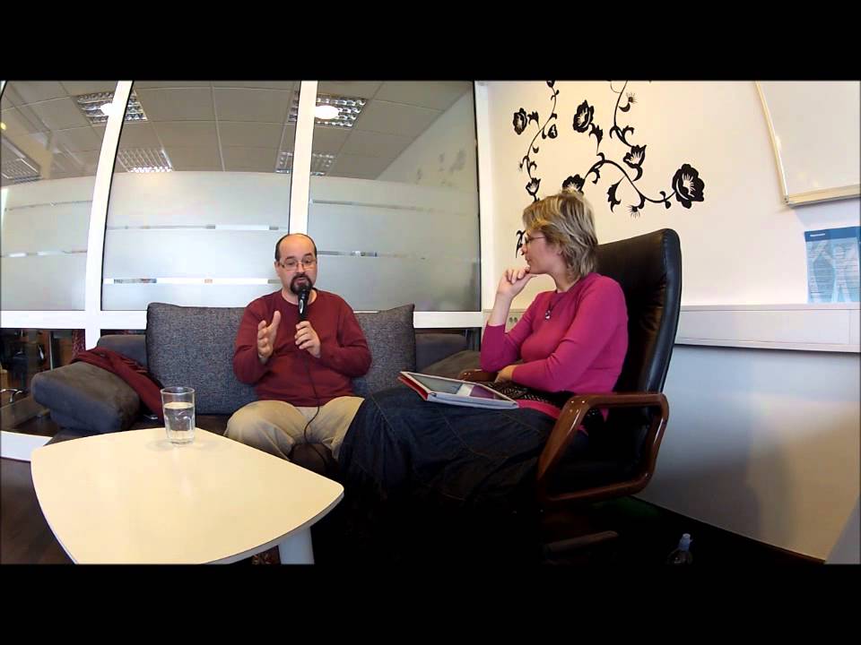 Intervju Miha Kramli: Zasvojenost z igrami na srečo, internetom, ...