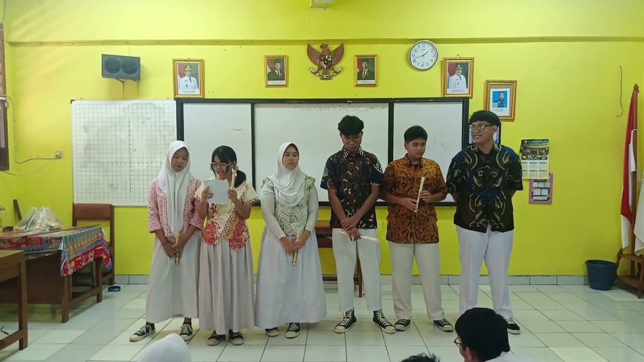 Kelompok alat musik tradisional (suling ) kelas 9E