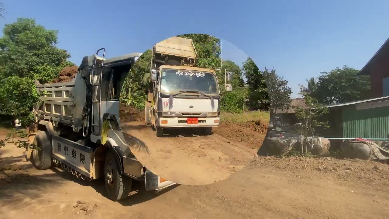 បកដីស្រែចាក់តាមភូមិ#excavator #ក្រុមទ្បានដឹកដីកម្ពុជា