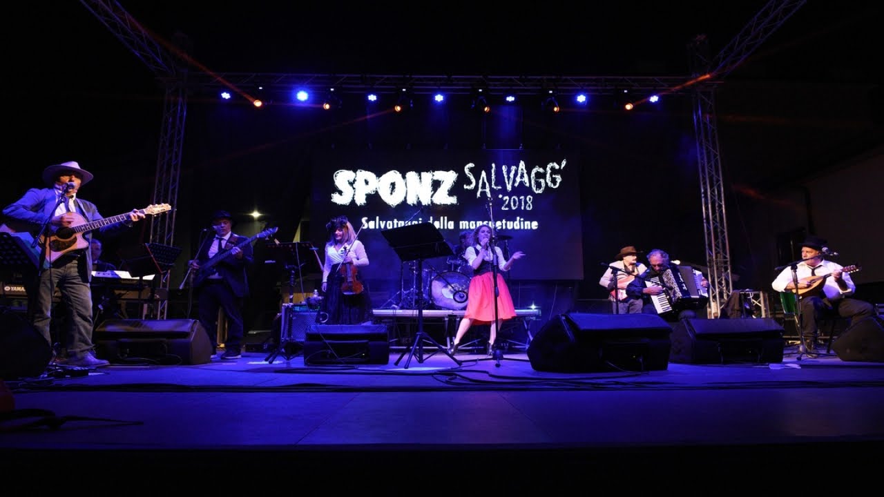ITALIAN MUSIC - L'abballata by Banda della Posta - Live at Sponz Fest 2018 in Calitri, Irpinia