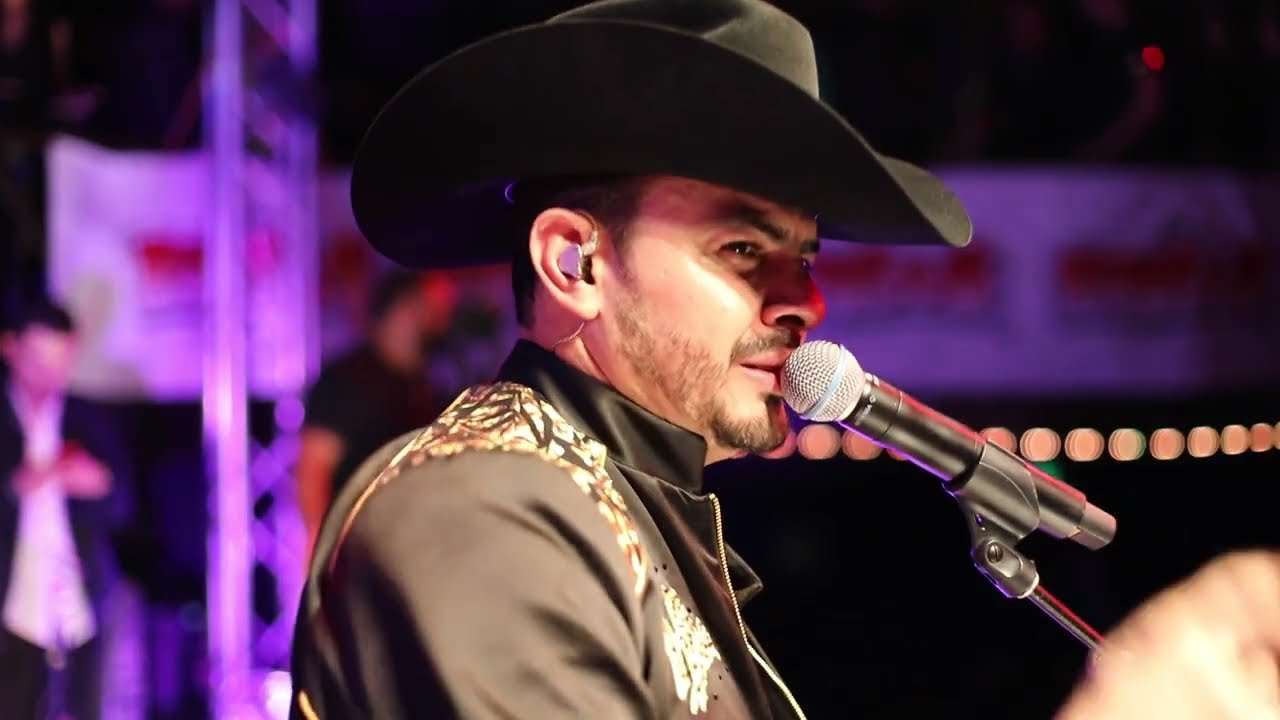 Hijos de Barrón - Sinaloense Hecho y Derecho (En vivo)