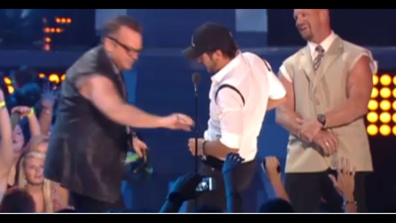 Luke Bryan Tosses Underwear To Fan CMT Music Awards 2012- WATCH!