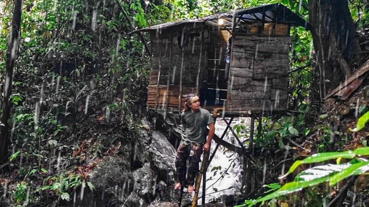 Camping in heavy rain, building riverside treehouses & bark walls | solo camping Bushcraft